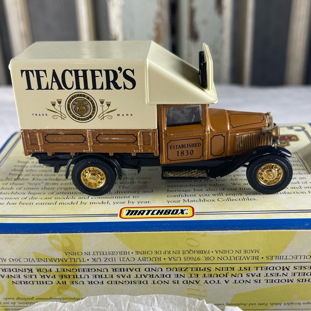 1932 FORD AA - TEACHERS - MATCHBOX COLLECTIBLES - BEST SCOTLAND YWG06-M